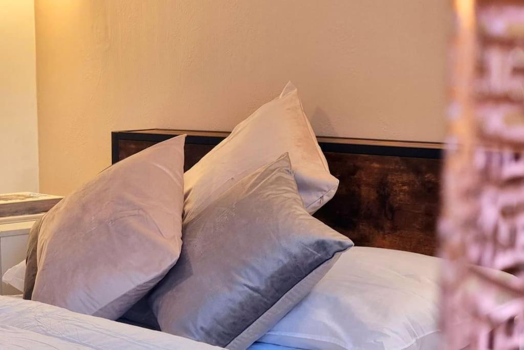 Spacious 2 Bed Bungalow エンフィールド エクステリア 写真