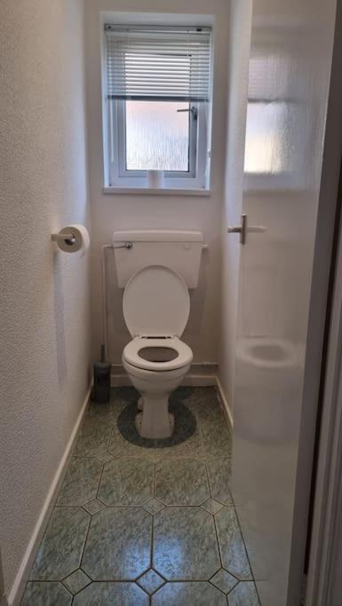 Spacious 2 Bed Bungalow エンフィールド エクステリア 写真